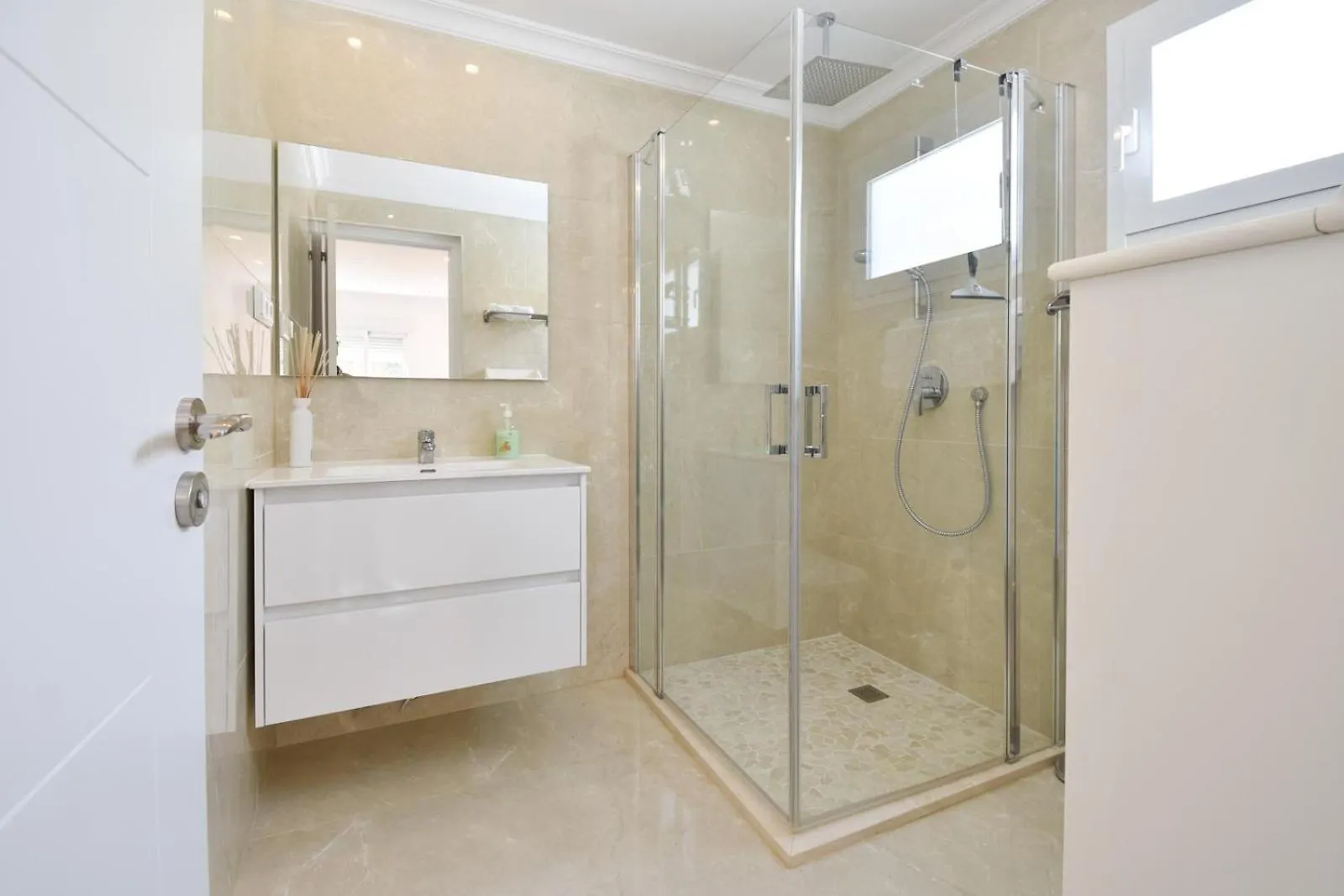 Villa Bali Malaga In Torreblanca Фуэнхирола Испания